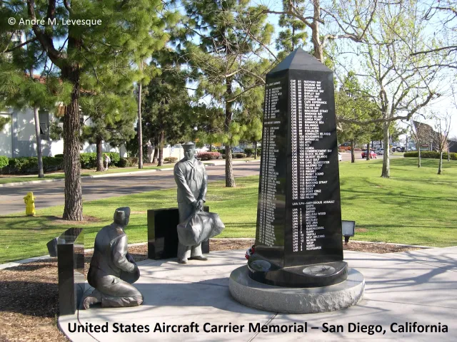 What is the difference between a 'static' and a 'living' memorial?